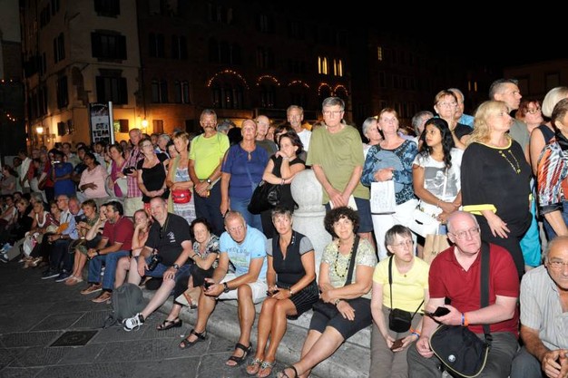 gente in attesa